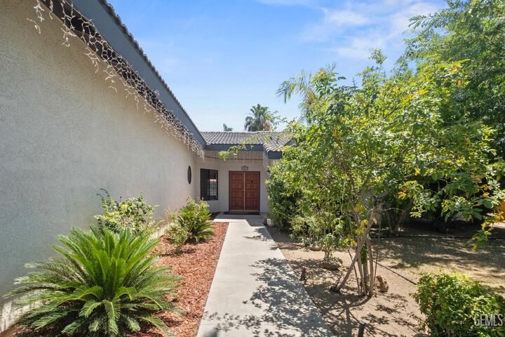 Property Photo:  4205 Player Court  CA 93306 