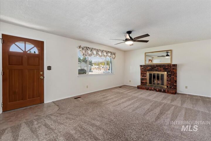 Property Photo: 580 E Amanita St ID 83616-0000