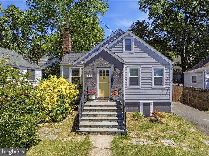 Property Photo:  2113 S Randolph Street  VA 22204 