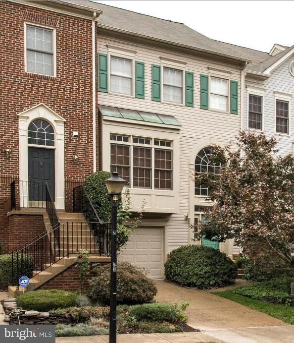 Property Photo: 6623 Frost Lake Lane VA 22315