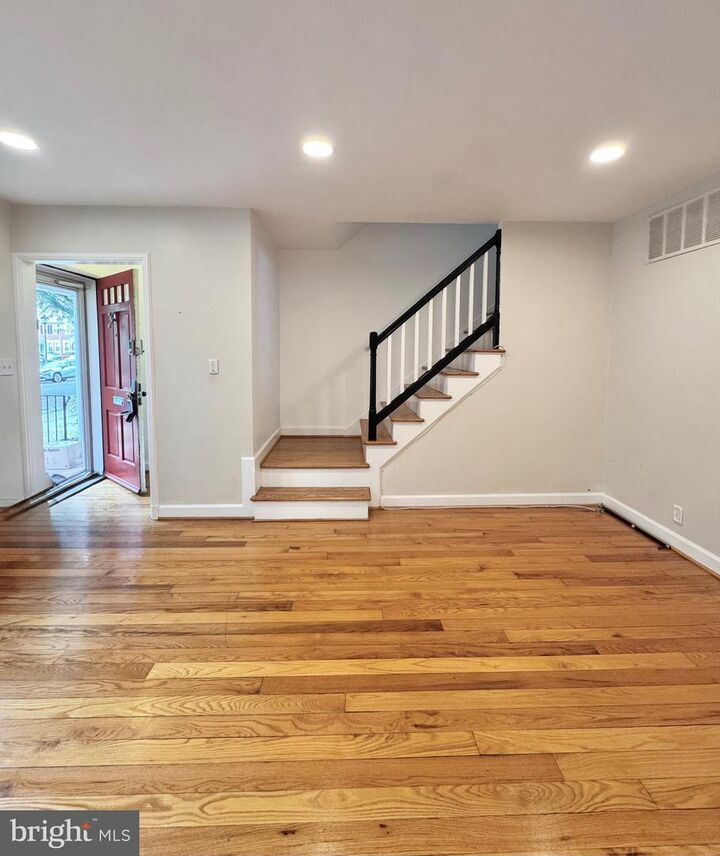 Property Photo: 3453 S Stafford Street B VA 22206