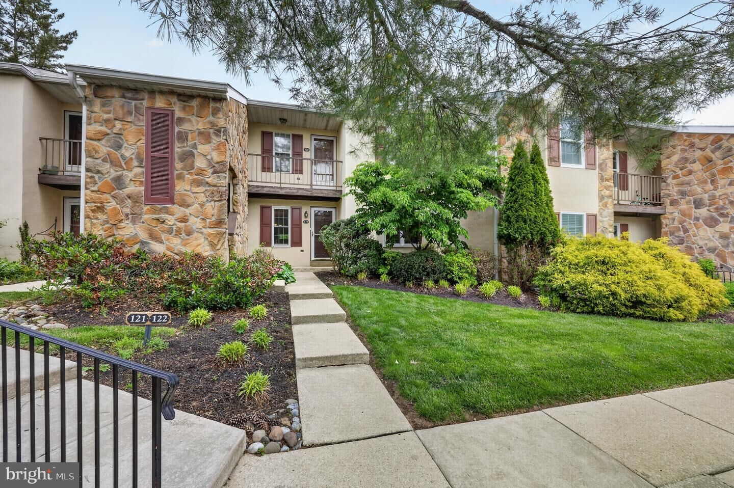 Property Photo: 119 Valley Stream Circle 119B PA 19087