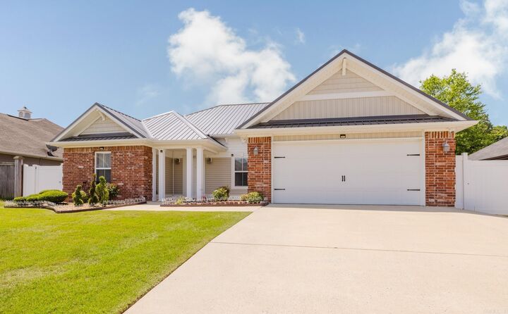 Property Photo:  605 Surrey Lane  AR 72015 