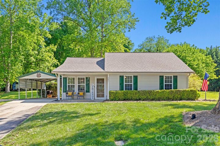 Property Photo: 5821 Rowan Way NC 28214
