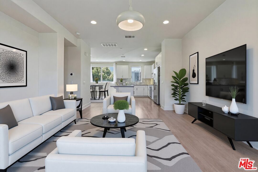 Property Photo:  5118 Melrose Ave  CA 90038 