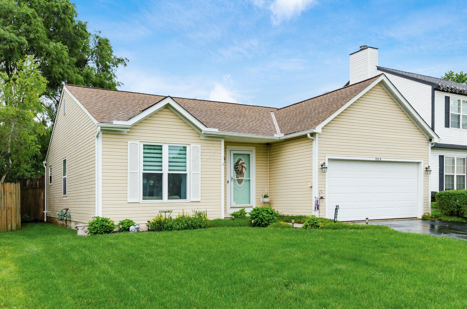 Property Photo:  864 Gulliver Drive  OH 43207 