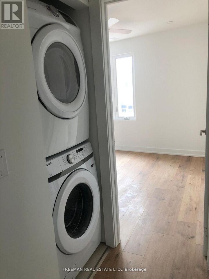 Property Photo:  3449 Yonge Street 2  ON M4N 2N3 