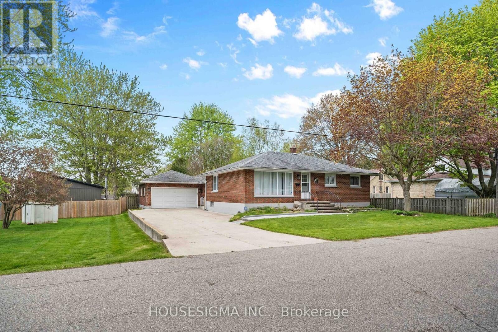 Property Photo:  282 Mary Street  ON N0L 2P0 