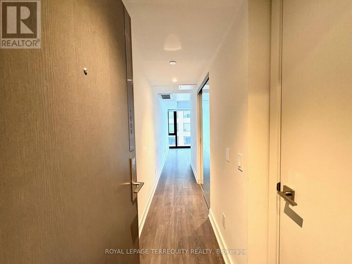 Property Photo:  188 Cumberland Street 1609  ON M5R 0B6 