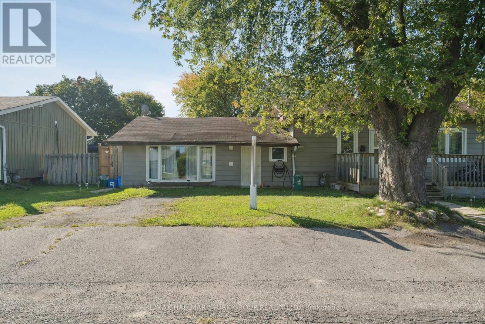 Property Photo:  351 Winnifred Drive (East)  ON L4P 3B6 