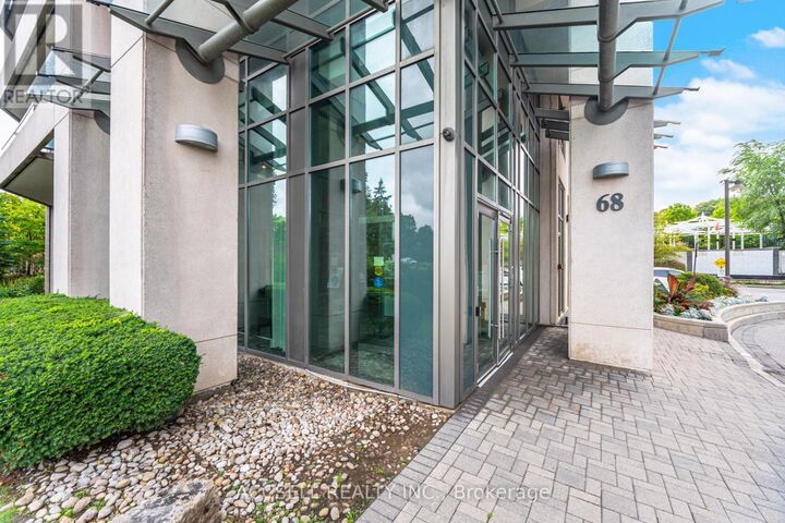 Property Photo:  68 Grangeway Avenue 1015  ON M1H 0A1 