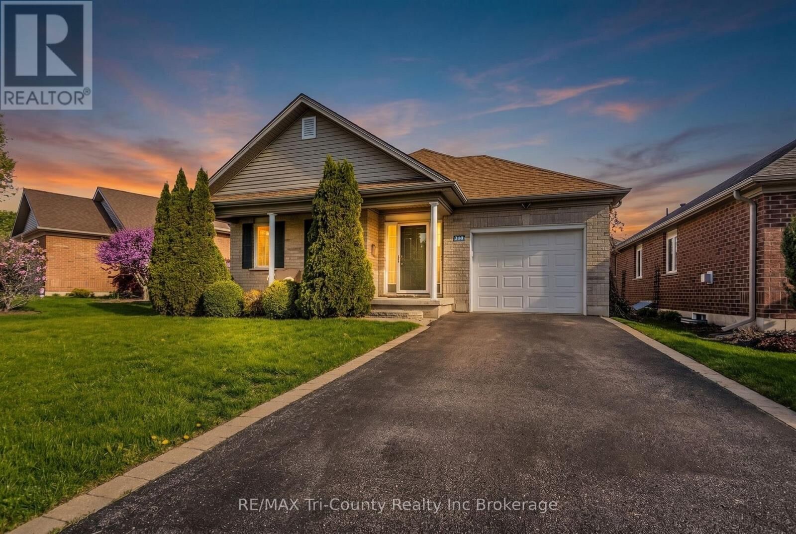 Property Photo:  210 Baldwin Street  ON N4G 5W3 