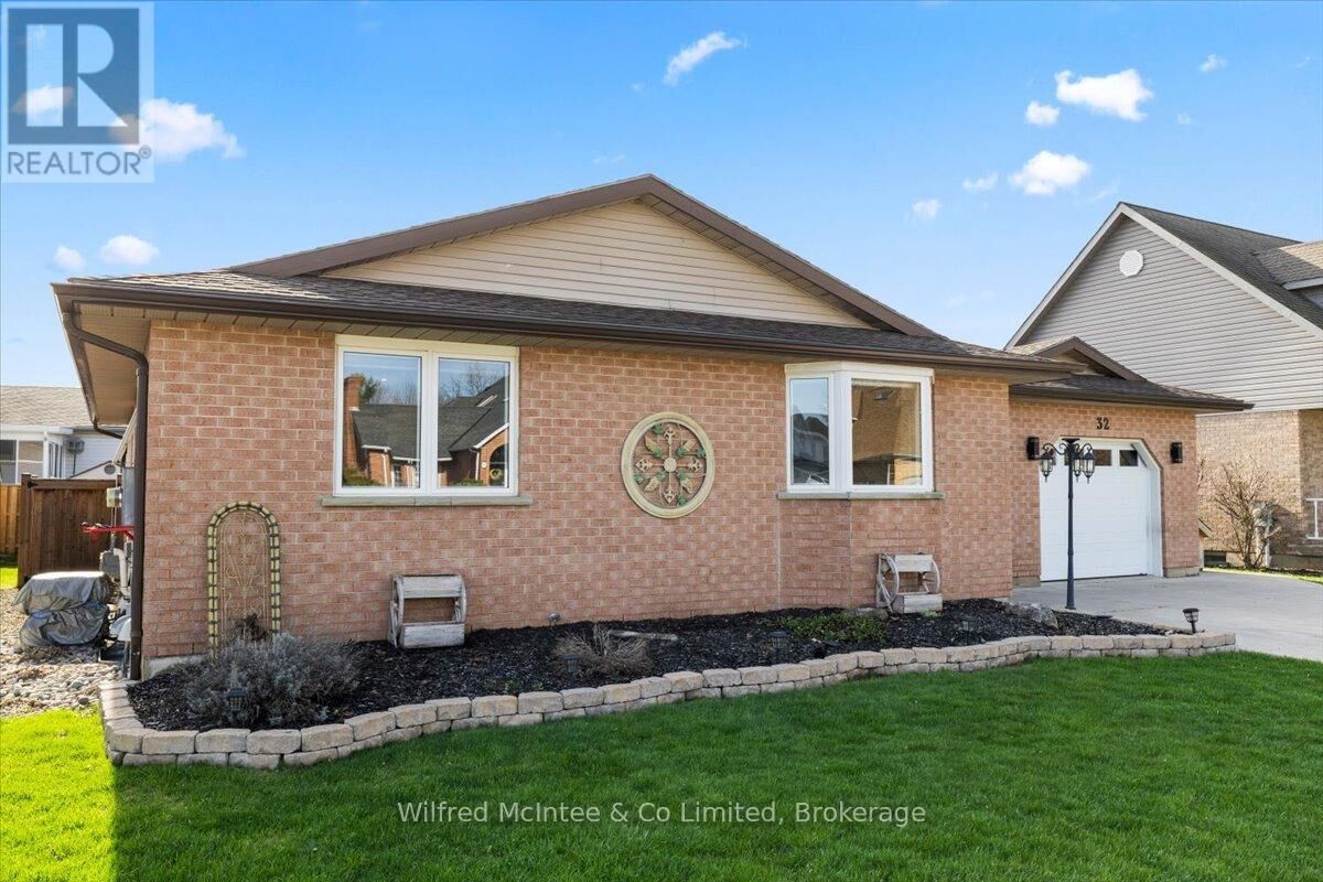 Property Photo:  32 West River Road  ON N0G 2V0 