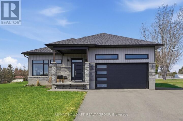 21 Maxime Court — photo 1
