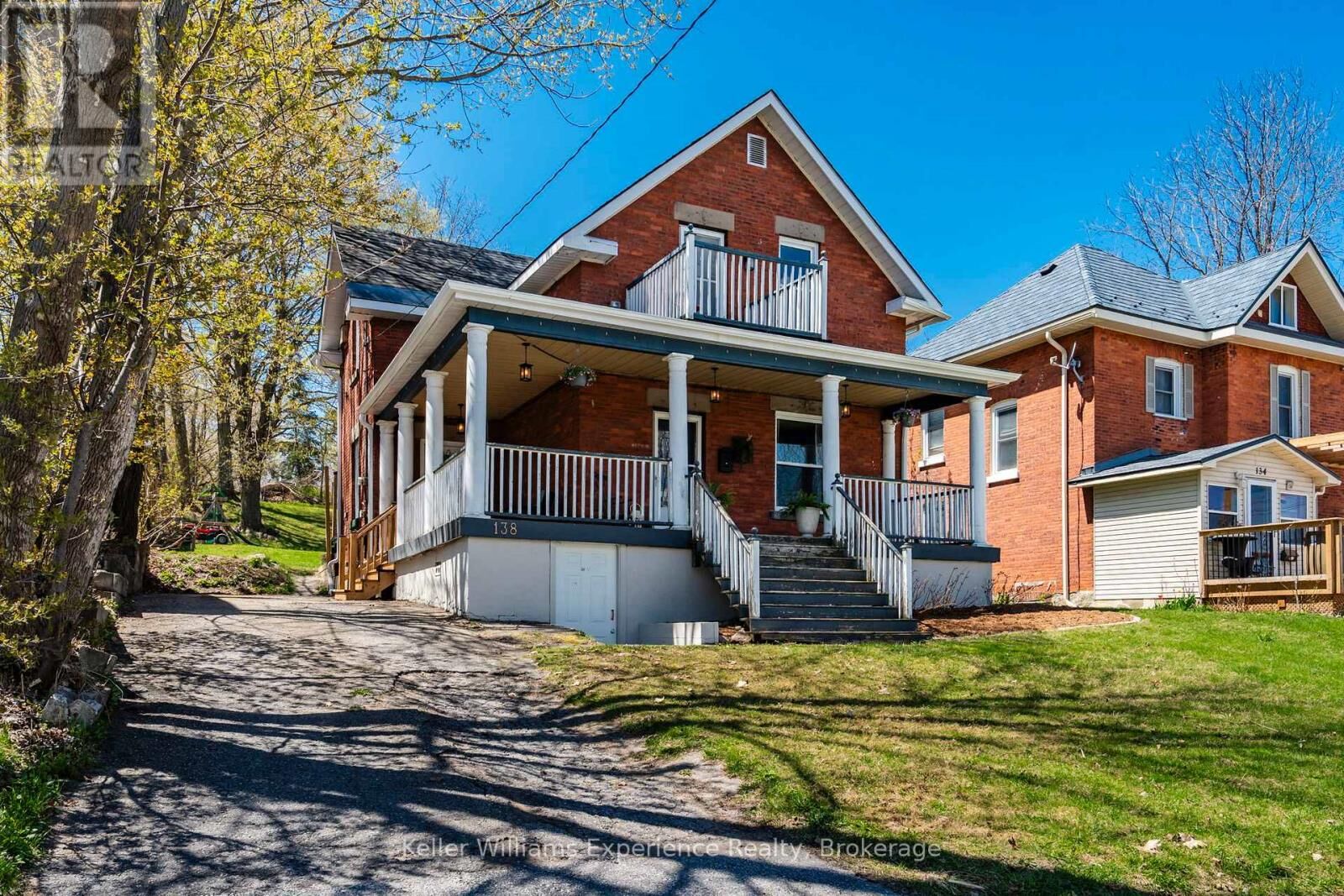 Property Photo:  138 Sixth Street  ON L4R 3X4 