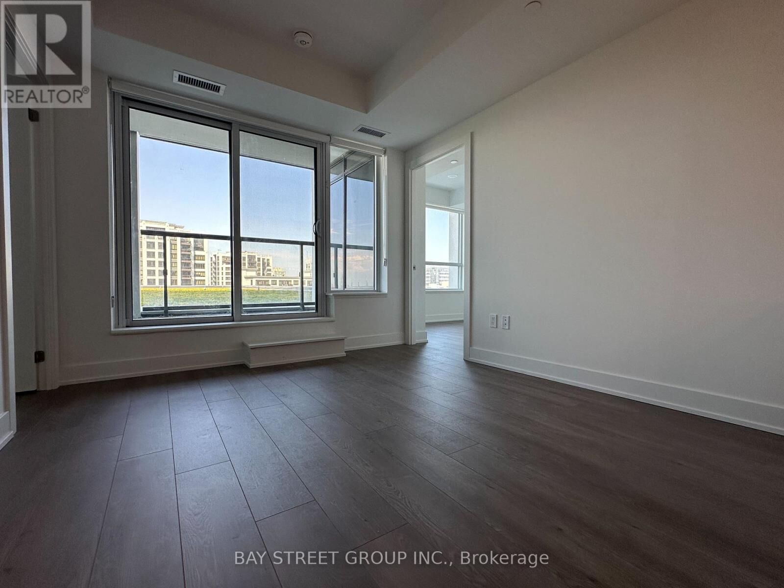 Property Photo:  8 Cedarland Drive 1203  ON L6G 0H4 