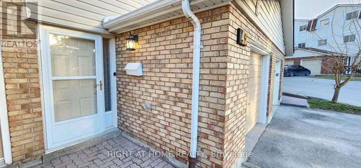 Property Photo:  11 Harrisford Street 43  ON L8K 6L7 