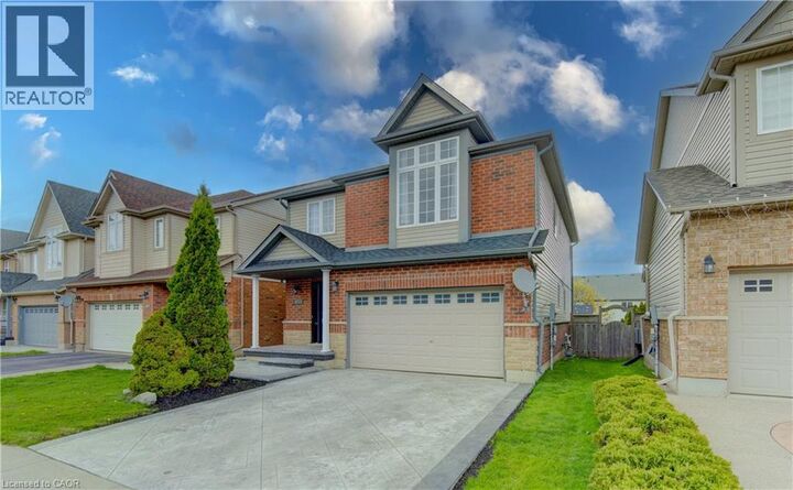 Photo de la propriété: 425 Sauve Crescent ON N2T 2Y8