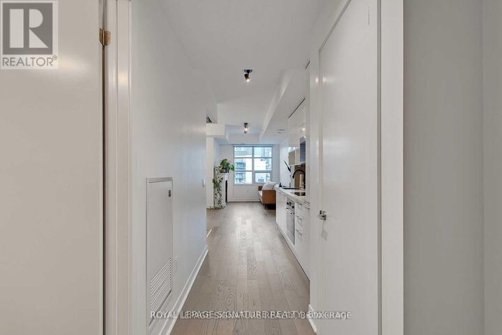 Property Photo:  501 Adelaide Street West 804  ON M5V 0R3 