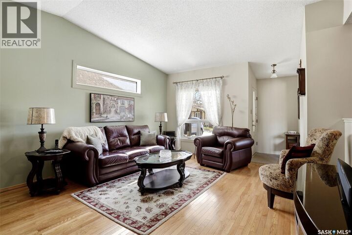 Property Photo:  2750 Meadow Lane E  SK S4V 1L6 
