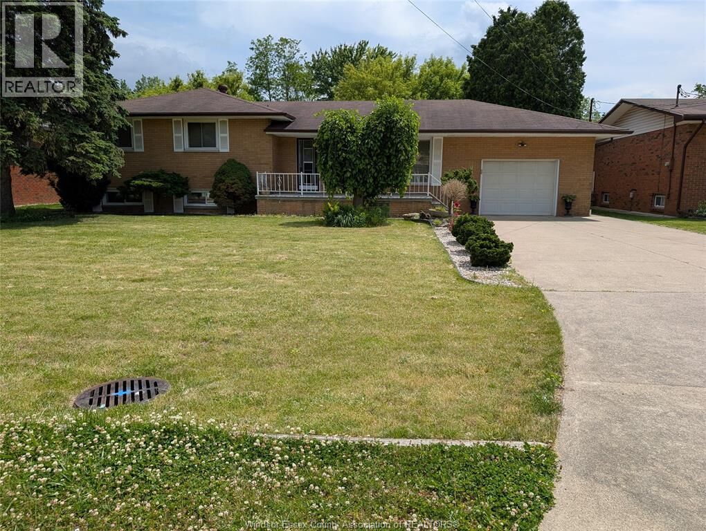 Property Photo:  1867 Kent  ON N9E 3R4 