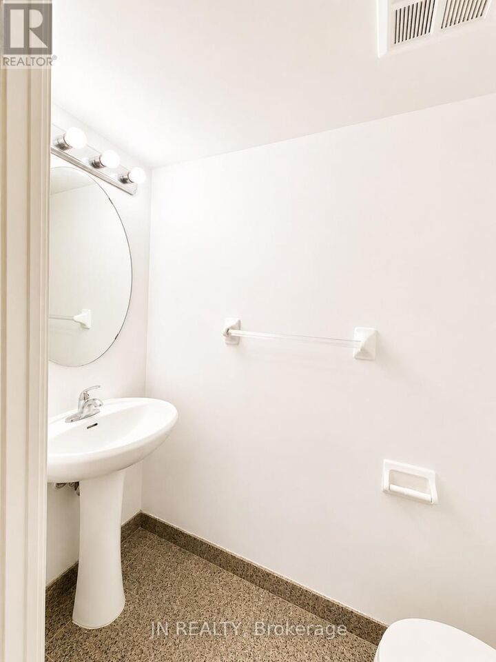 Property Photo:  55 Harrison Garden Blvd Boulevard 202  ON M2N 7G3 