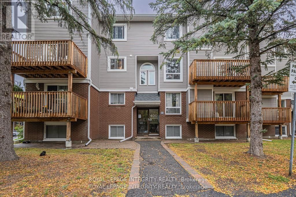 Property Photo:  400 Fenerty Court 5  ON K2L 3A9 