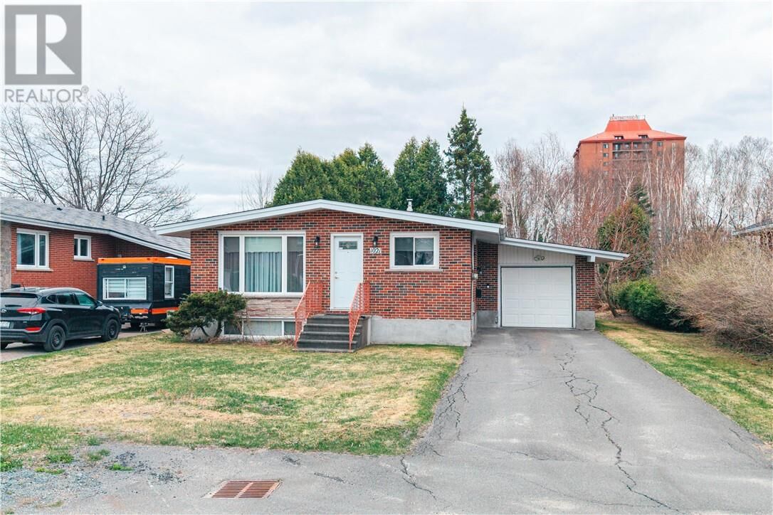 Property Photo:  1021 Chapman Street  ON P3A 1V7 