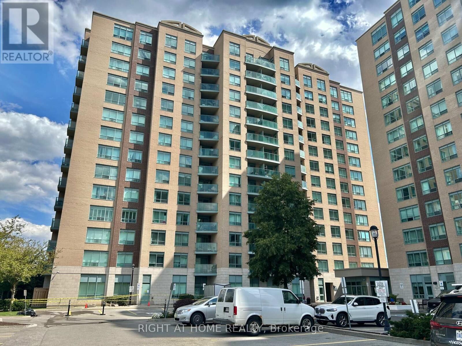 Property Photo:  11 Oneida Crescent 310  ON L4B 0A1 