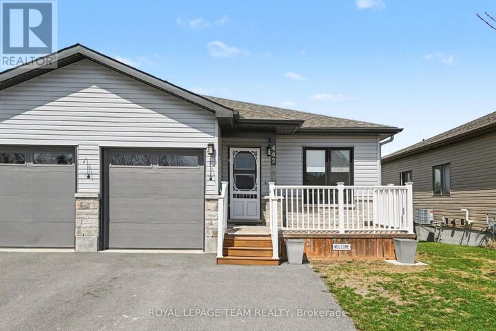 Property Photo:  442 Arora Crescent  ON K0C 2K0 
