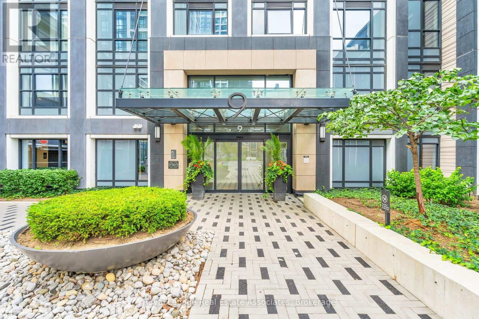 Property Photo:  9 Mabelle Avenue 1524  ON M9A 0E1 
