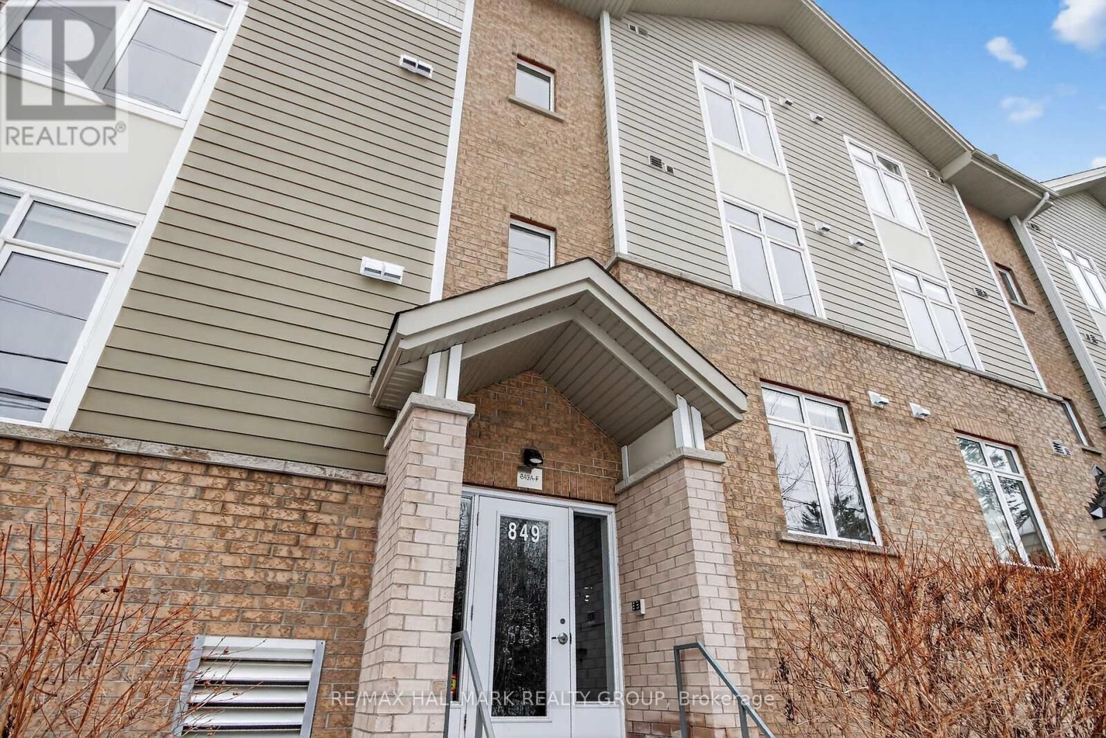 Property Photo:  849 Blackcomb Private Unit F  ON K1G 4E4 