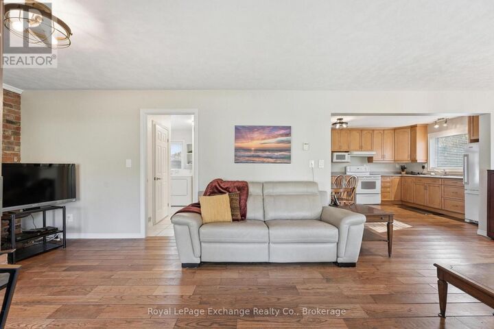 Property Photo:  924 Tanglewood Drive  ON N2Z 2X3 