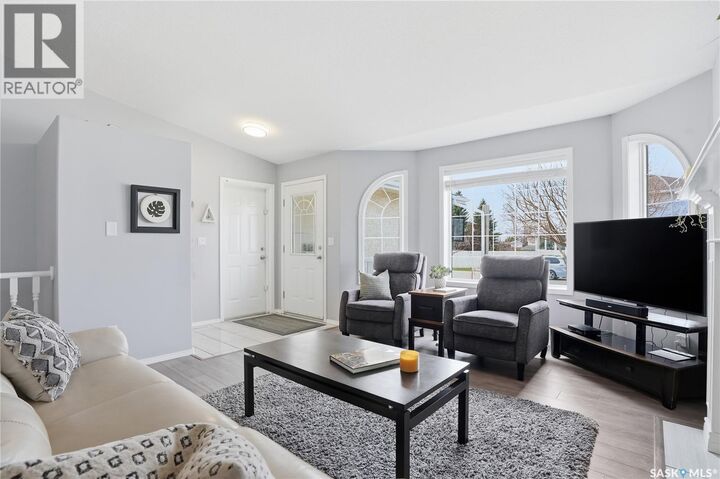 Property Photo:  523 Pobran Crescent  SK S7S 1L5 