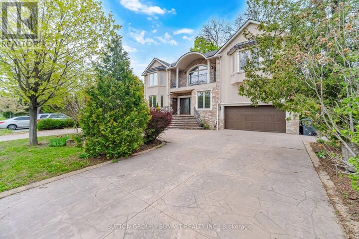 Property Photo:  12 Pioneer Drive  ON L5M 1G9 