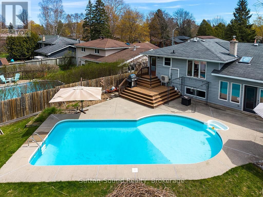 Property Photo:  210 5th A Avenue West  ON N4K 6G8 