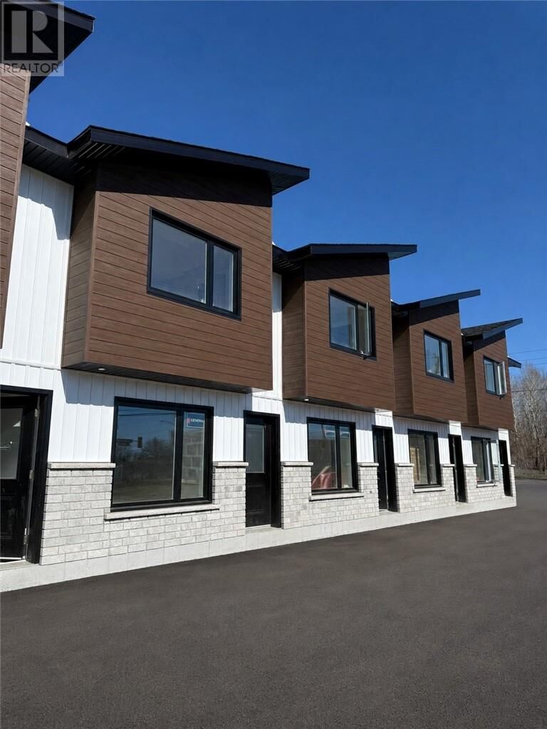 Property Photo:  1133 Crescent Park  ON P3A 1W1 