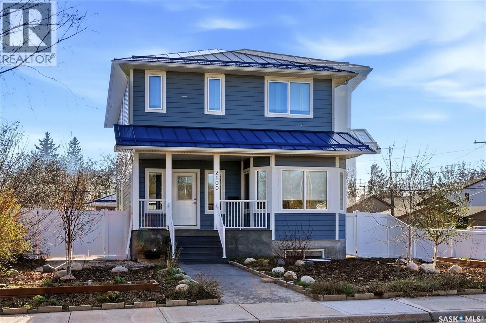 Property Photo:  2100 Queen Street  SK S4T 4C3 