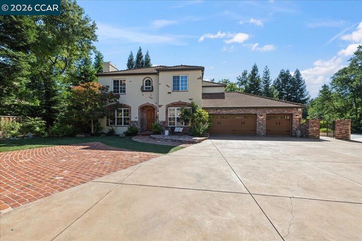 Property Photo:  4 Wing Set Pl  CA 94507 
