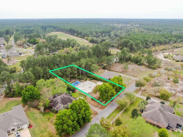 Property Photo: 69 E Club House Drive FL 32439