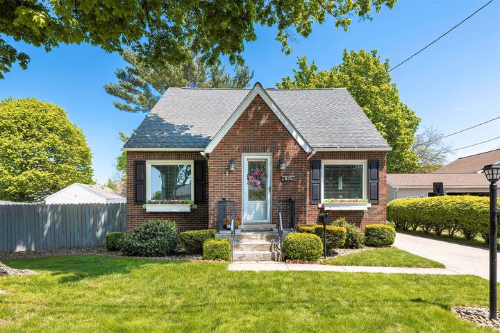Property Photo:  821 Saint Clair Avenue  PA 16505 