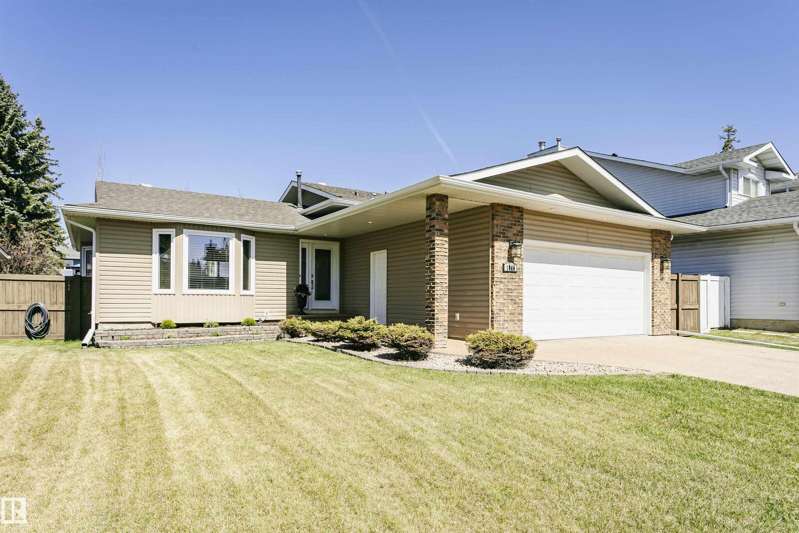 Property Photo:  1044 106 Street NW  AB T6J 6G8 