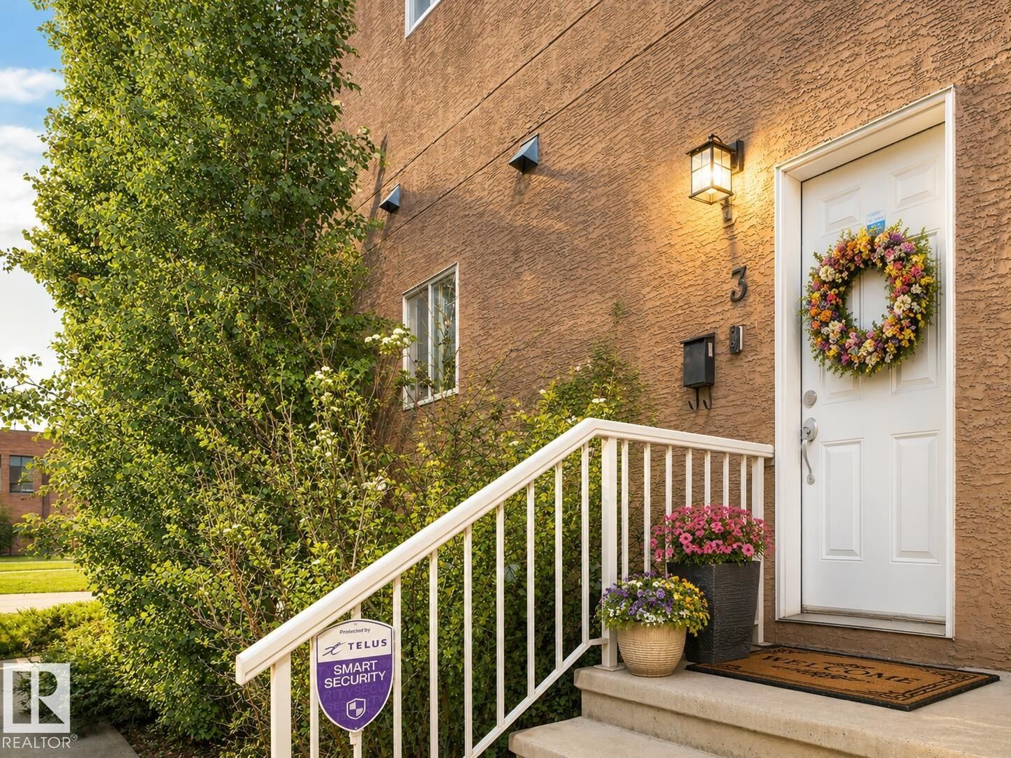 Property Photo: 11811 106 Street NW 3 AB T5G 2R2