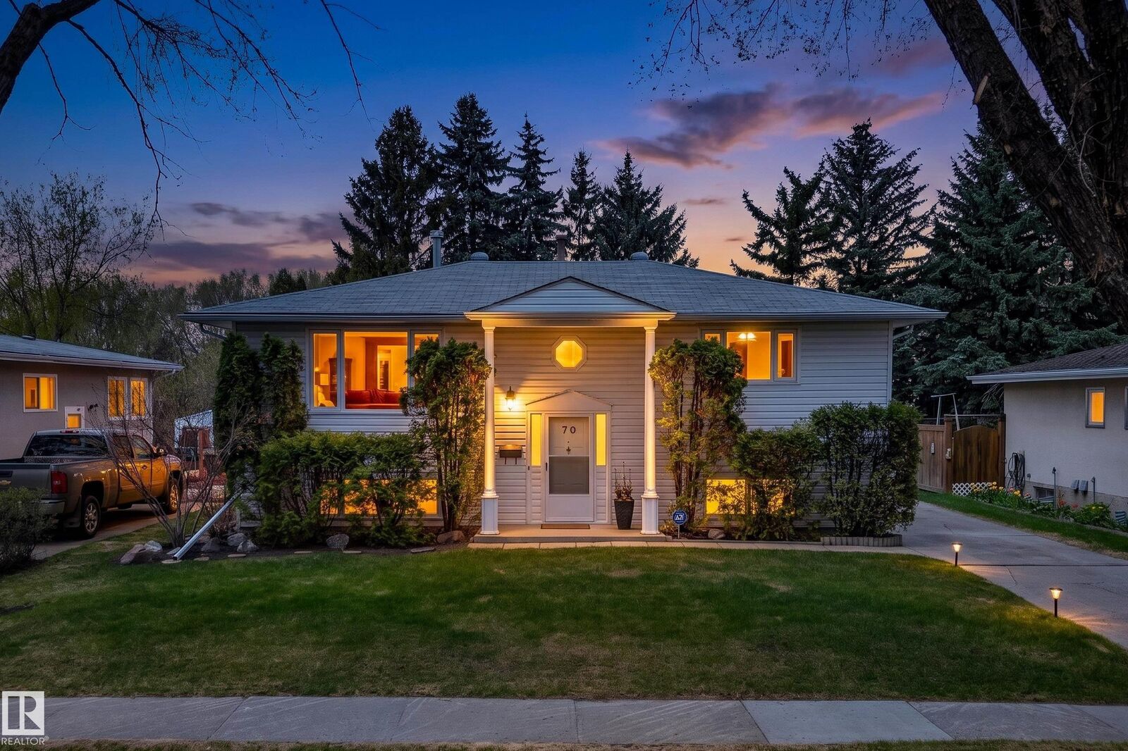 Property Photo:  70 Flagstone Crescent  AB T8N 1R3 