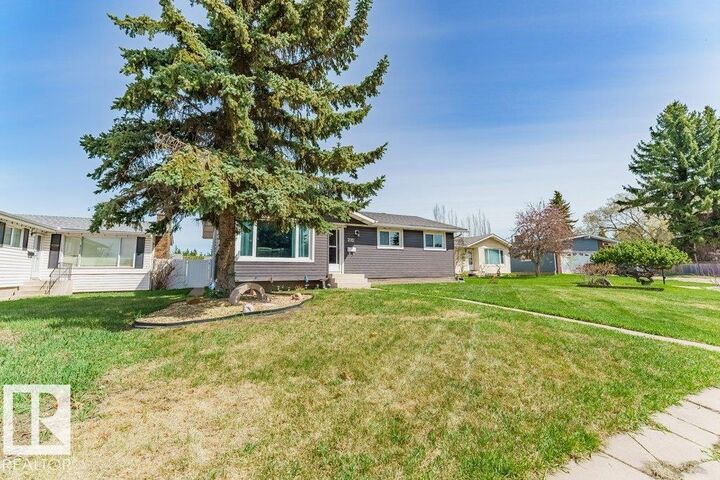 Property Photo:  7012 44 Avenue NW  AB T6K 0V2 
