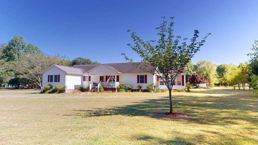 Property Photo:  16223 Country Club Rd  VA 23410 