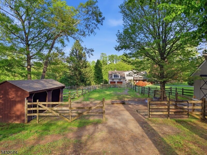 Property Photo:  10 Tara Way  NJ 08867 