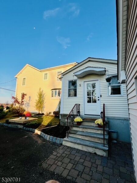 Property Photo:  5 Wyckoff Mills-Applegarth  NJ 08831 