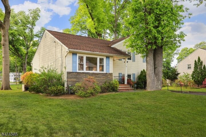 Property Photo:  14 Chester Lang Place  NJ 07016 