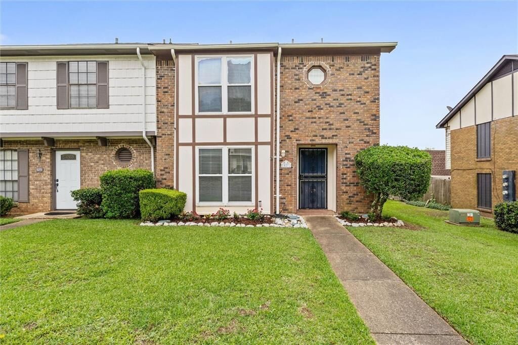 Property Photo:  527 Highland Woods Drive W  AL 36608 